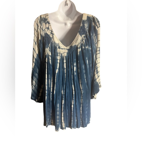 NWT. Lovely Blouse By Sacred Threads. BL/RD 7. 220183 - Picture 2 of 5